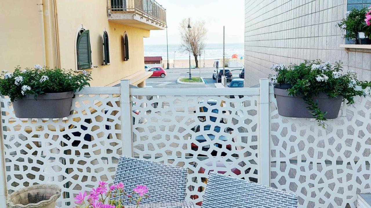 Sweet Home & Wellness Affittacamere Nettuno Exteriör bild