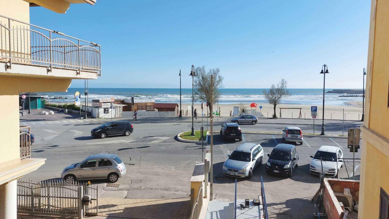 Sweet Home & Wellness Affittacamere Nettuno Exteriör bild