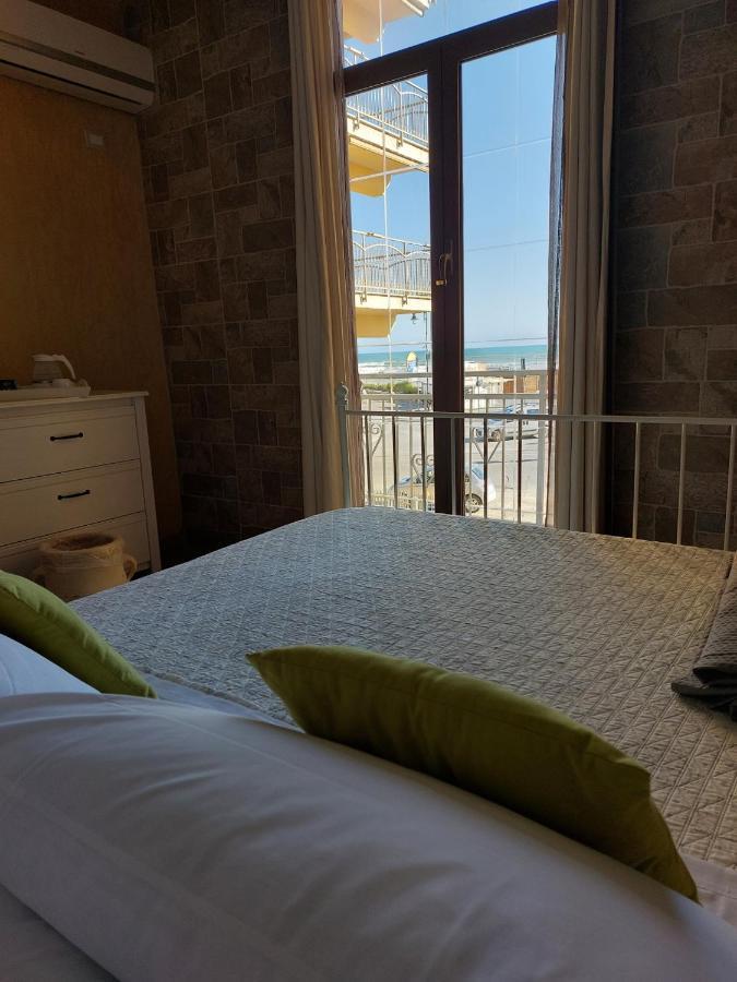 Sweet Home & Wellness Affittacamere Nettuno Exteriör bild