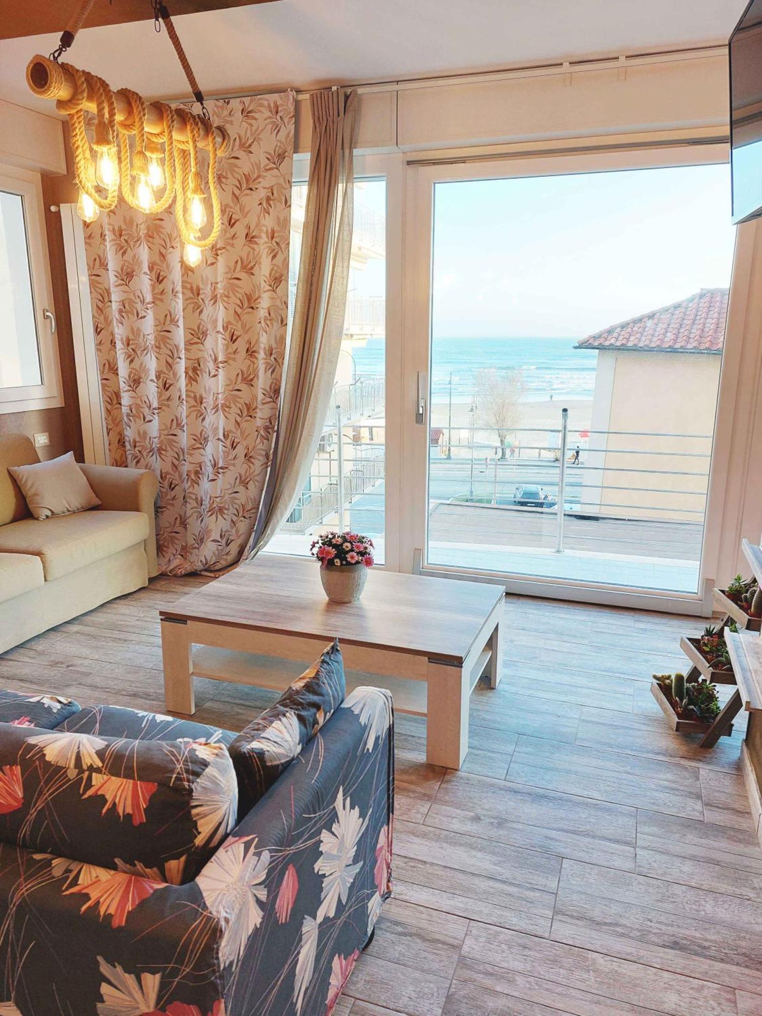 Sweet Home & Wellness Affittacamere Nettuno Exteriör bild