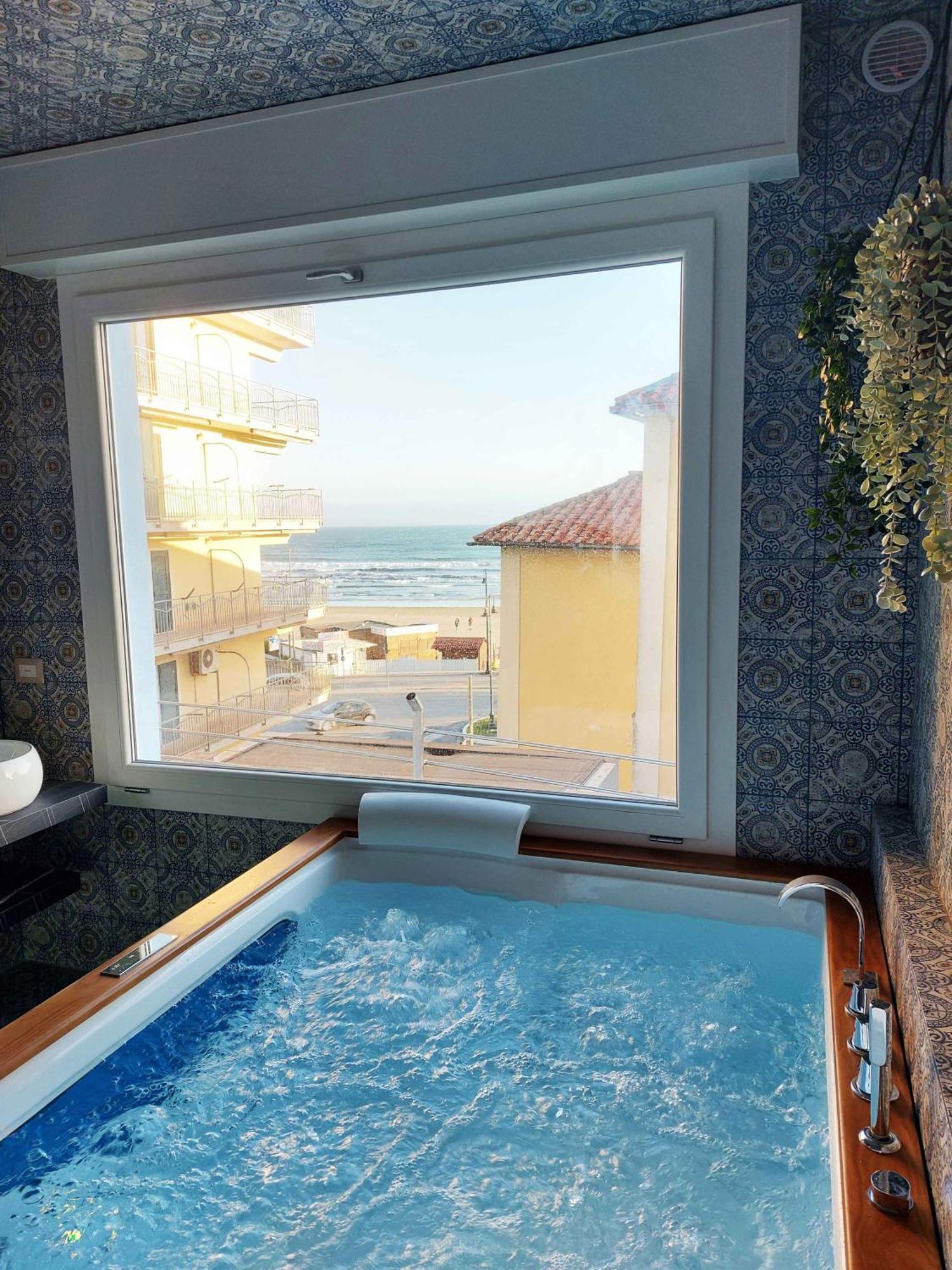 Sweet Home & Wellness Affittacamere Nettuno Exteriör bild