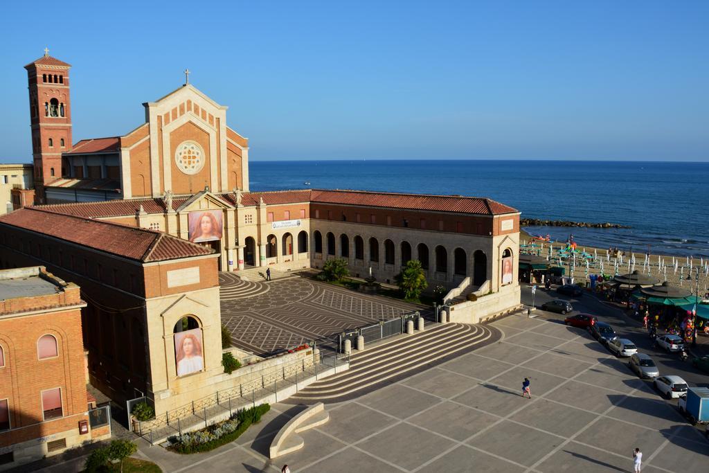 Sweet Home & Wellness Affittacamere Nettuno Exteriör bild